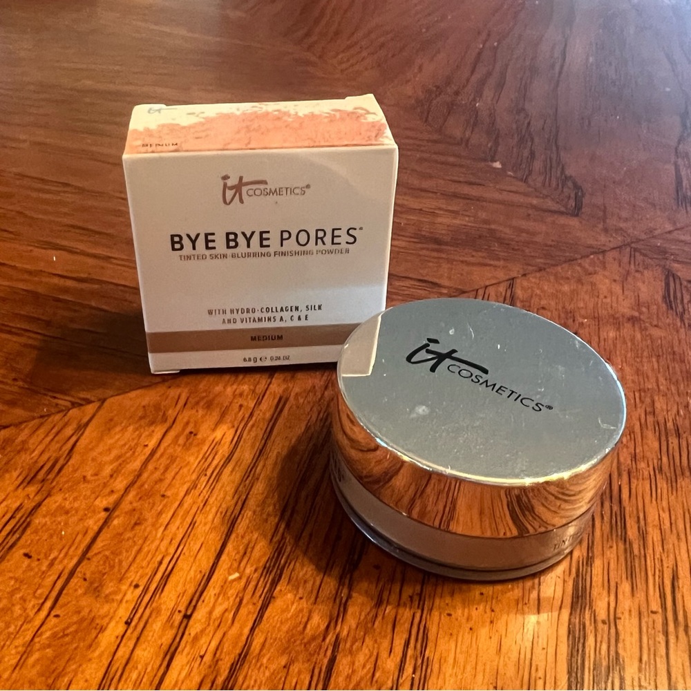 COPY - It Cosmetics Bye Bye Pores Tinted Skin-Blurring Loose Finishing Powder M…